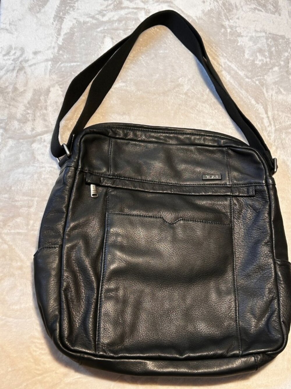 Tumi 60101D Black Leather Messenger Bag Excellent With Dust Bag & Paperwork